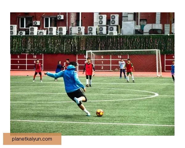 激战绿茵场：球队射门次数创纪录，表现亮眼，胜利之路开启