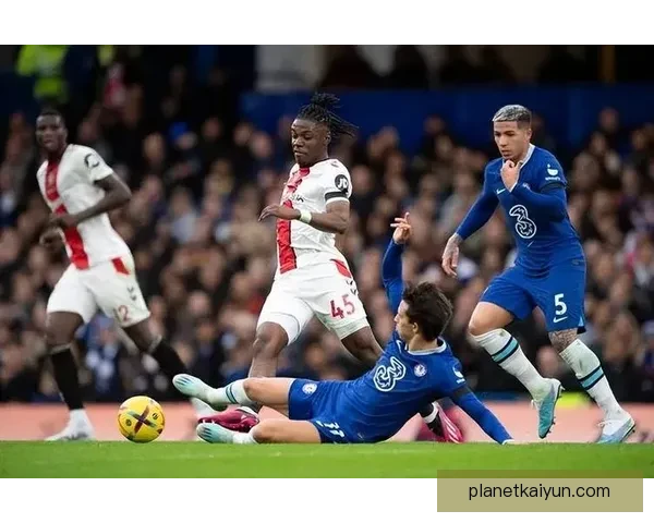 英超大战一触即发，枪手迎战蓝军，争夺赛季主动权值得关注