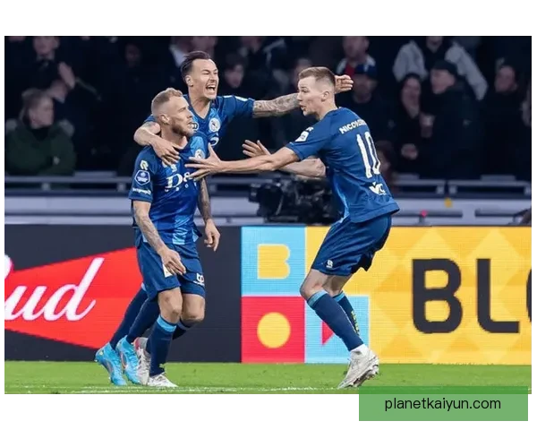 沙尔克逼抢体系表现稳健,增强了球队在联赛中的竞争力 沙尔克逼抢体系表现稳健,增强了球队在联赛中的竞争力