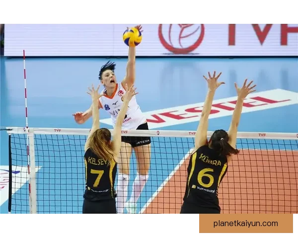 费内巴切进攻套路解析：边中结合与快速转换成关键成效