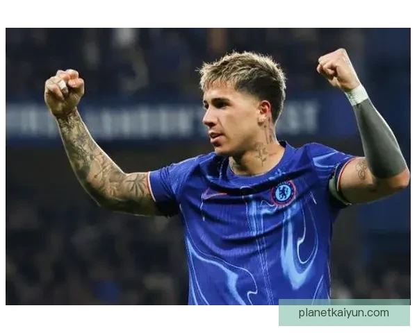 恩佐本赛季为球队贡献稳定表现，中场组织与防守拦截持续提升